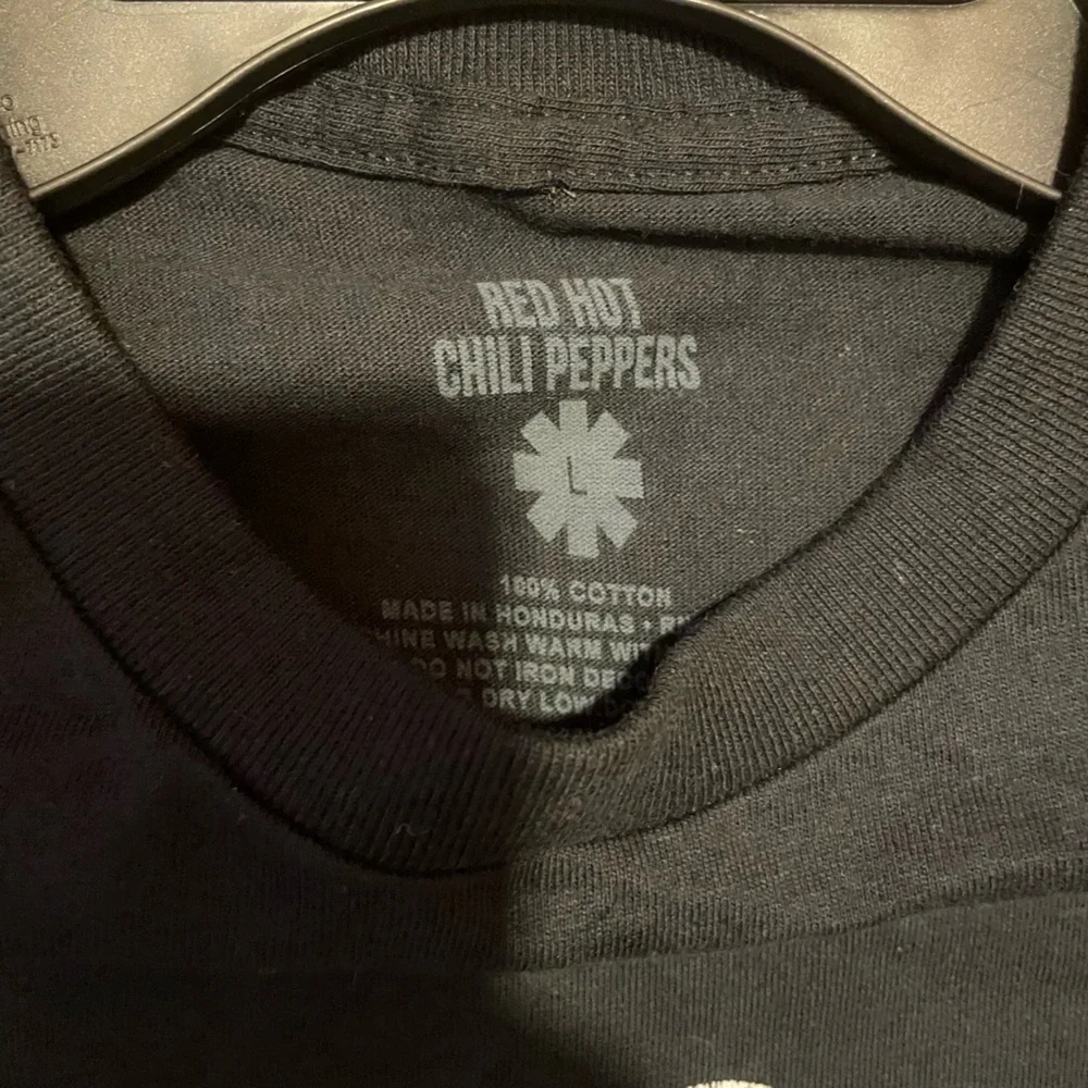 Red hot chili peppers tee shirt - Picture 2 of 2